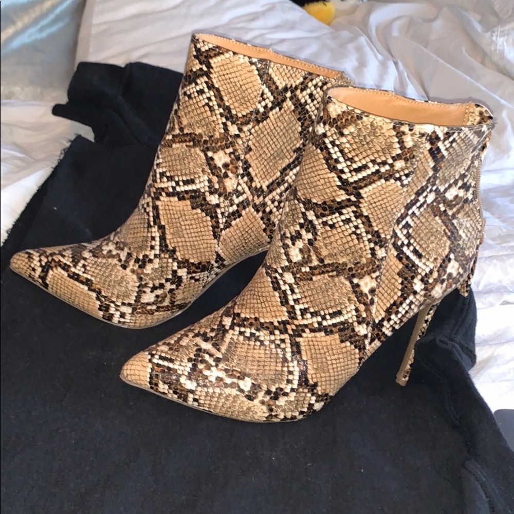 Snakeskin booties with thin heel size 6.5 - Picture 2 of 4